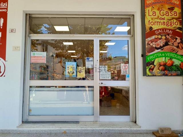 Locale Commerciale in affitto a Unione dei Comuni della Val Vibrata, Ancarano