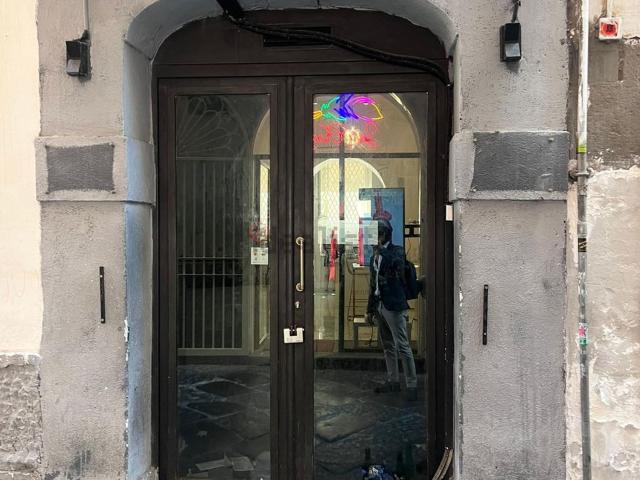 Locale Commerciale in affitto a Municipalità 1, Campania