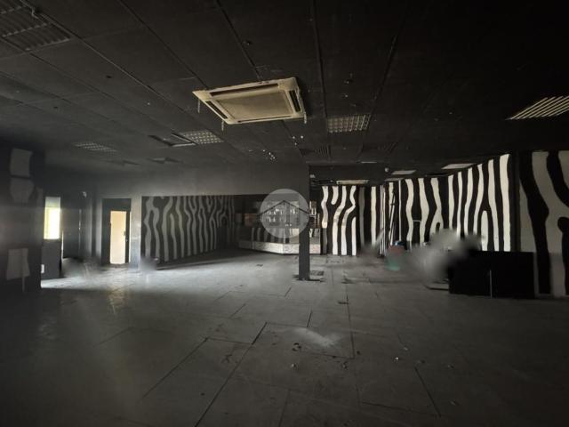 Locale Commerciale in affitto a Roncadelle, Lombardia