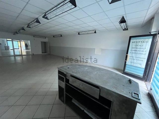 Locale Commerciale in affitto a Palazzo Del Pero, Toscana