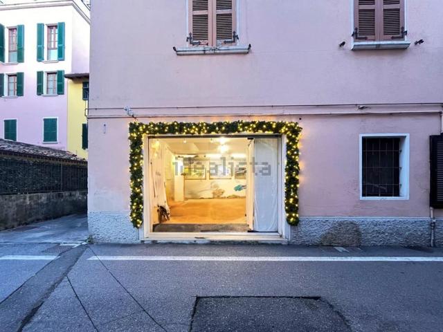 Locale Commerciale in affitto a Desenzano Del Garda, Lombardia