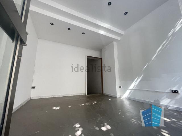Locale Commerciale in affitto a Puglia, Lecce
