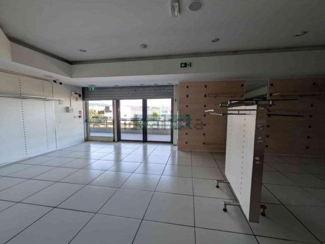 Locale Commerciale in affitto a Case Nuove, San Martino Buon Albergo