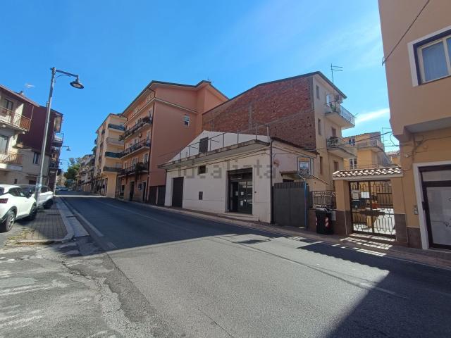 Locale Commerciale in affitto a Rione San Nicola, Calabria