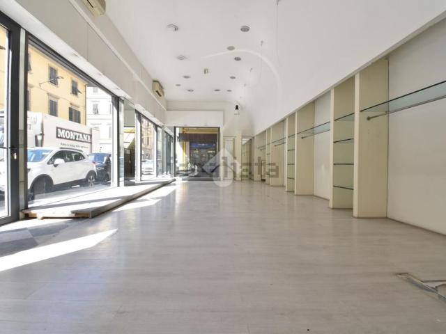 Locale Commerciale in affitto a Quartiere 3, Firenze