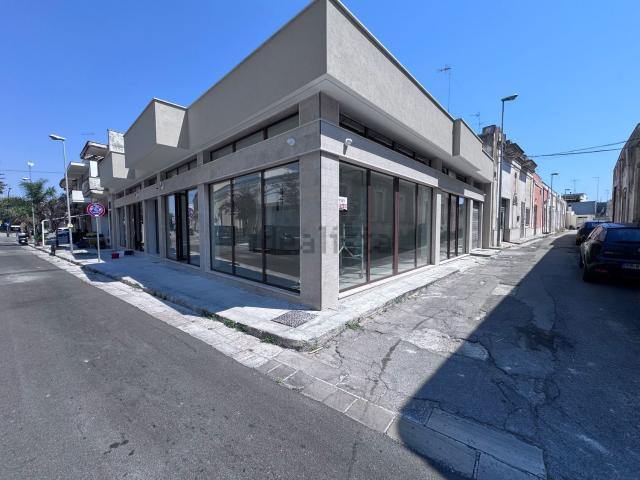 Locale Commerciale in affitto a Puglia, Lecce