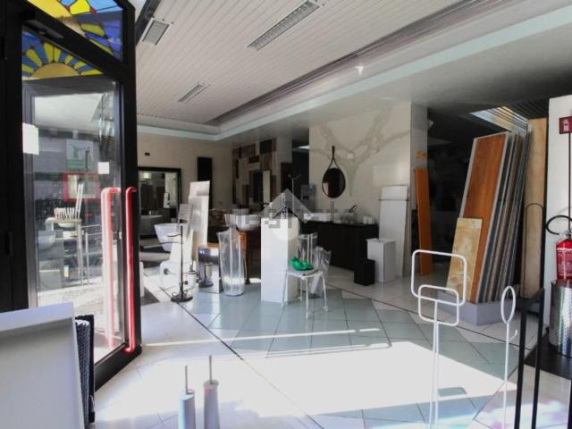 Locale Commerciale in affitto a Mestre-Carpenedo, Venezia