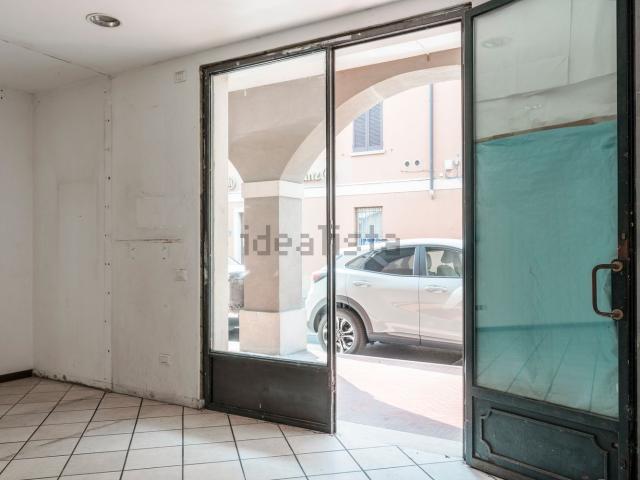 Locale Commerciale in affitto a Verolanuova, Lombardia