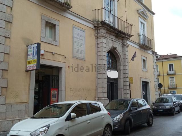 Locale Commerciale in affitto a Benevento, Campania