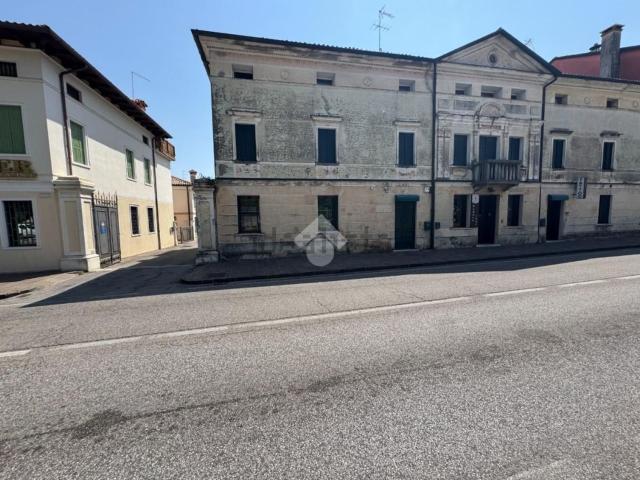 Locale Commerciale in affitto a Cornuda, Veneto