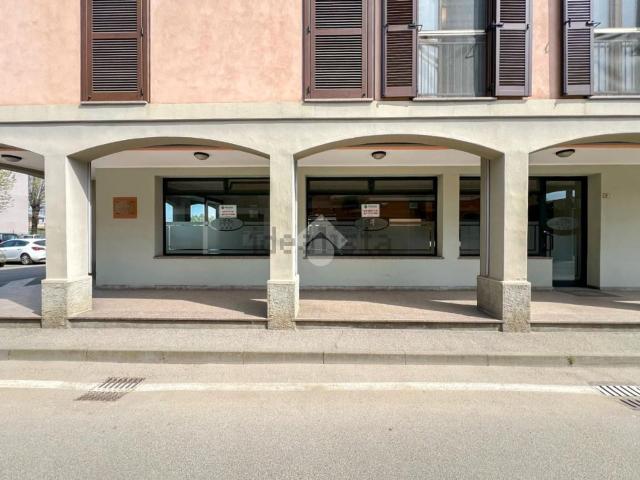 Locale Commerciale in affitto a Moscazzano, Lombardia