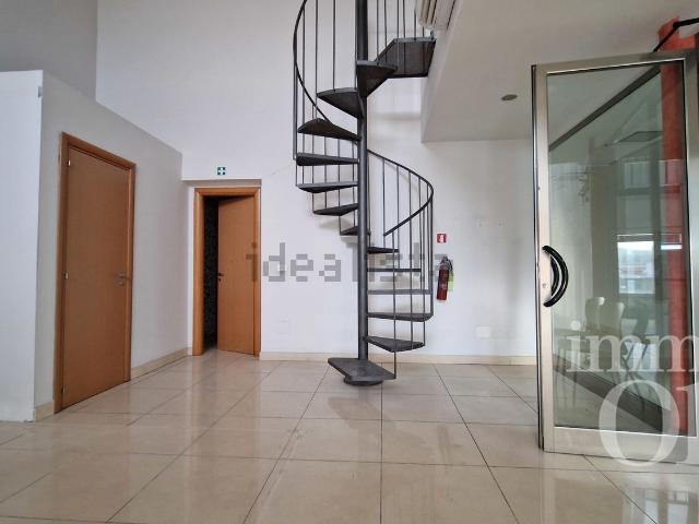 Locale Commerciale in affitto a Livorno