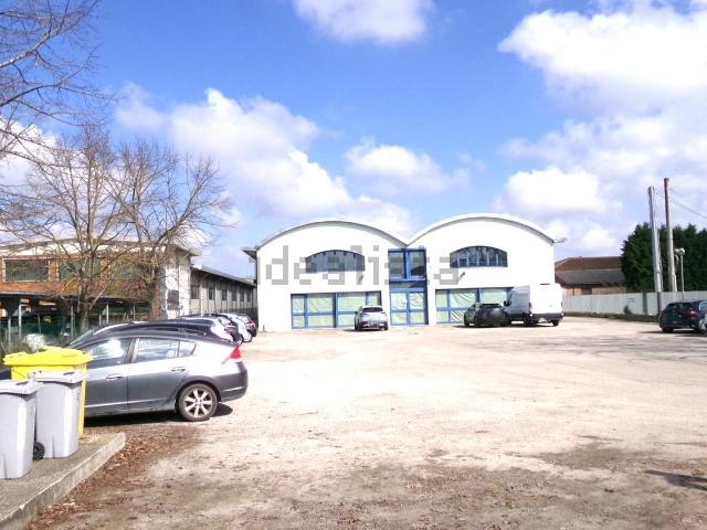 Locale Commerciale in affitto a Unione Alto Ferrarese, Vigarano Mainarda