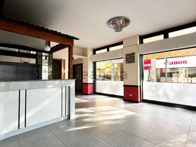 Locale Commerciale in affitto a Centro storico, Milano