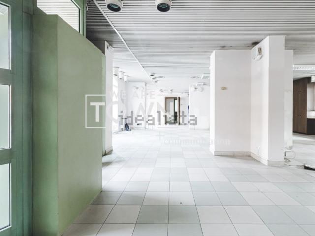 Locale Commerciale in affitto a Zaist, Cremona