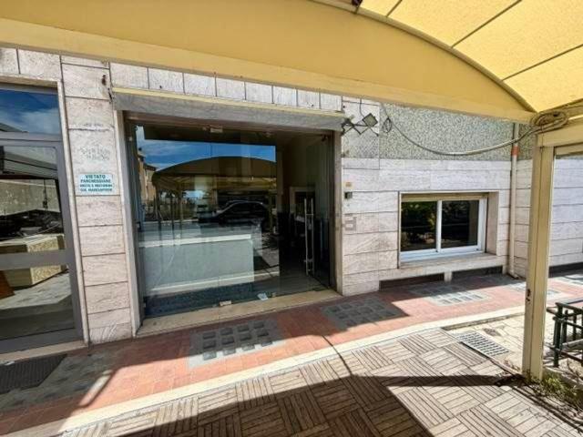 Locale Commerciale in affitto a Bordighera, Liguria