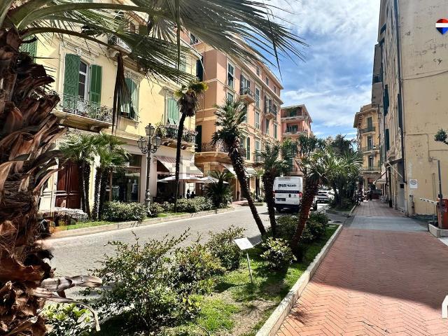 Locale Commerciale in affitto a Bordighera, Liguria