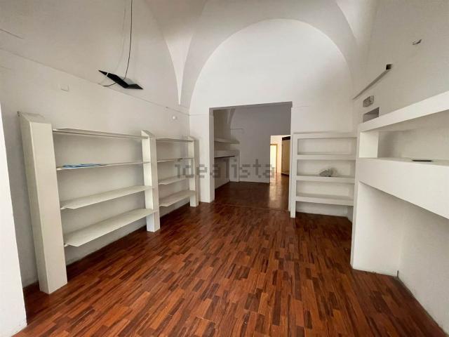 Locale Commerciale in affitto a Puglia, Lecce