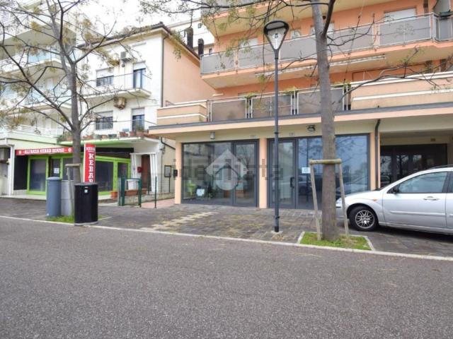 Locale Commerciale in affitto a Misano Adriatico, Reggio Emilia