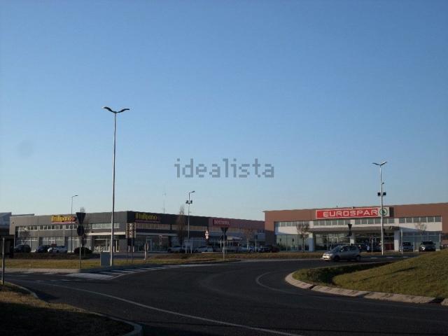 Locale Commerciale in affitto a Fagagna, Friuli-Venezia Giulia