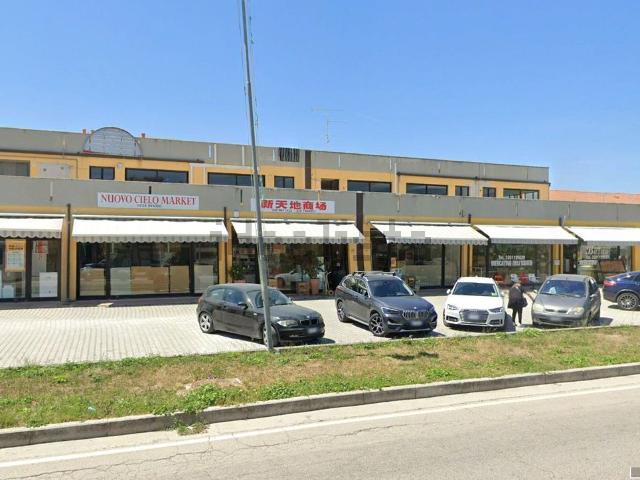Locale Commerciale in affitto a Marina Picena, Marche