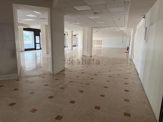 Locale Commerciale in affitto a Lovere, Lombardia
