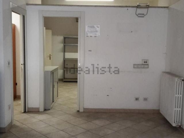 Locale Commerciale in affitto a Rione San Secondo, Piemonte