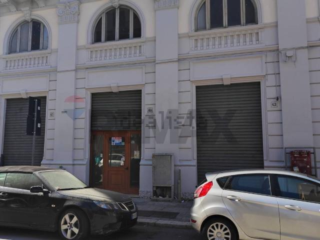 Locale Commerciale in affitto a Municipio 1, Puglia