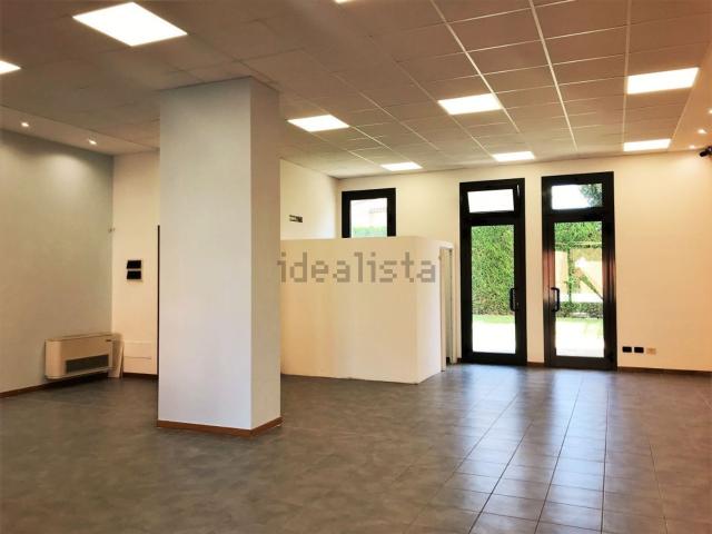 Locale Commerciale in affitto a Abano Terme Bagni, Veneto