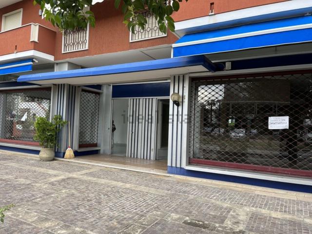 Locale Commerciale in affitto a Monterosso, Abano Terme Bagni