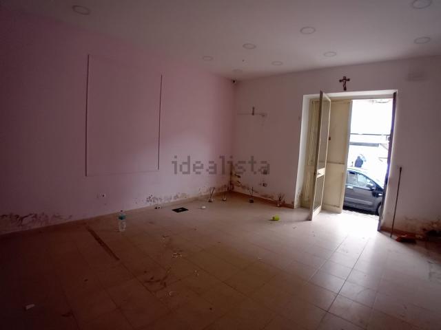 Locale Commerciale in affitto a Qualiano, Campania