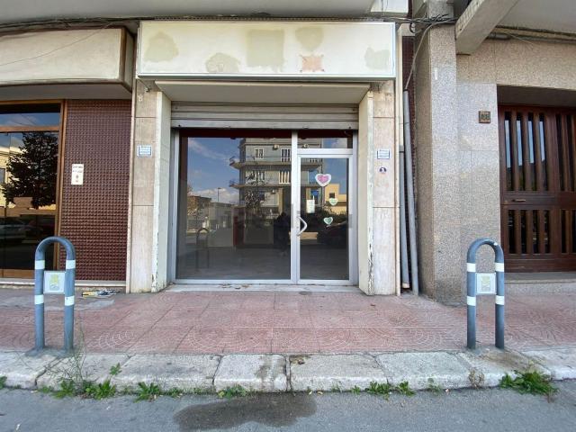 Locale Commerciale in affitto a Puglia, Taranto