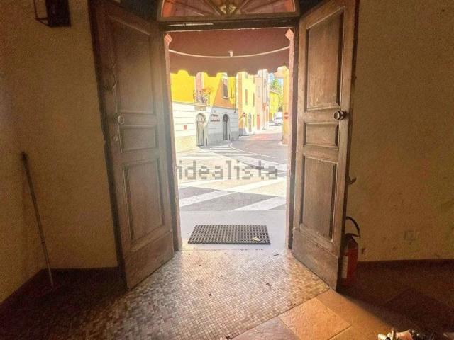 Locale Commerciale in affitto a Fornovo Di Taro, Reggio Emilia