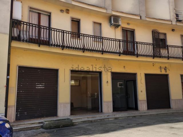Locale Commerciale in affitto a Frosinone, Lazio