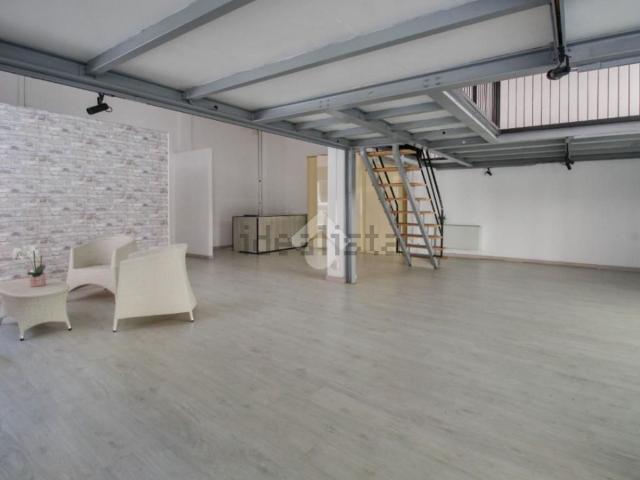 Locale Commerciale in affitto a Unione dei comuni del Distretto Ceramico, Sassuolo