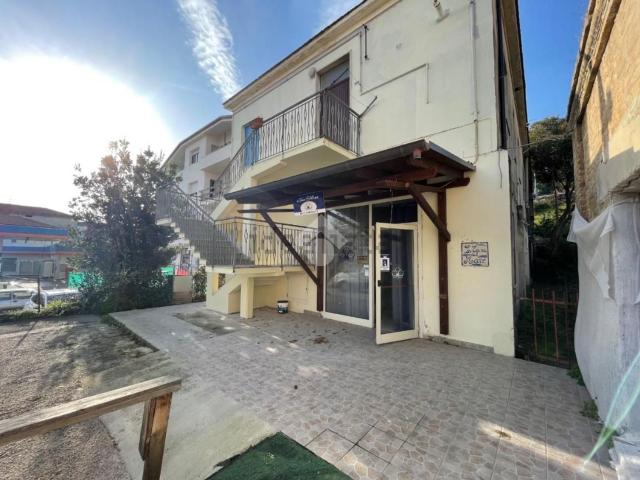 Locale Commerciale in affitto a Vallone, Francavilla Al Mare