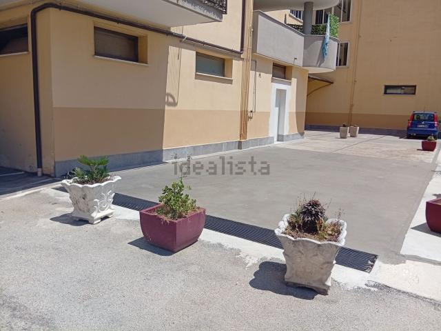Locale Commerciale in affitto a San Prisco, Campania