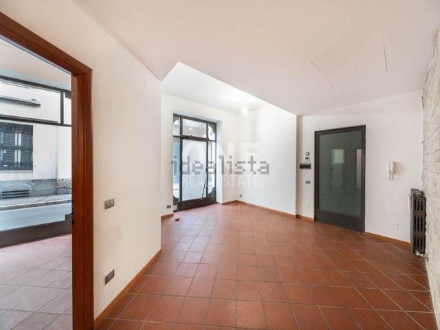 Locale Commerciale in affitto a Borghetto, Monza