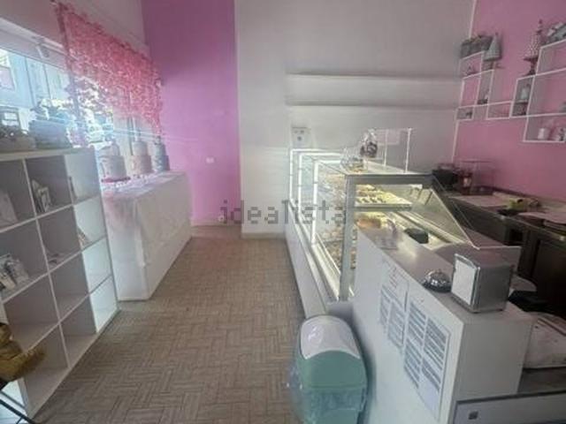 Locale Commerciale in affitto a Sant'Antonio, Marche