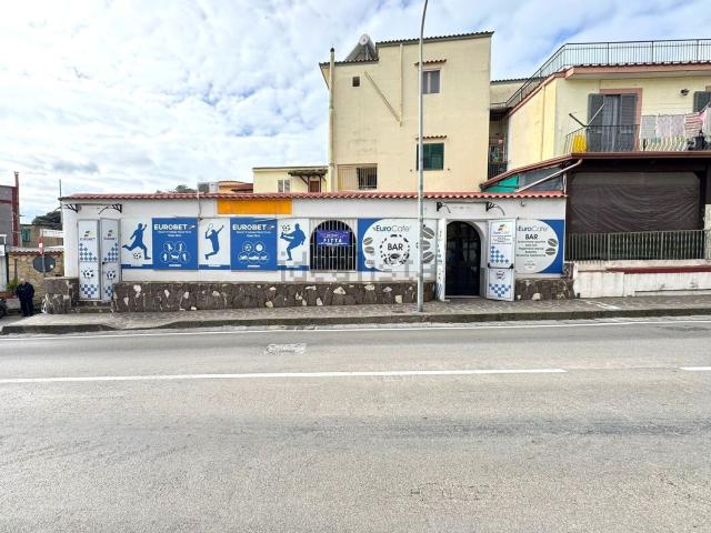 Locale Commerciale in affitto a Monte Di Procida, Campania