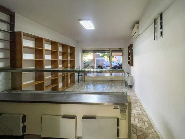 Locale Commerciale in affitto a Zona Po, Cremona
