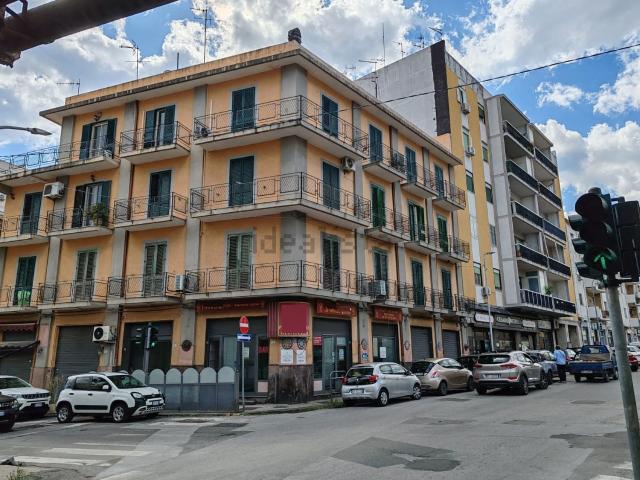 Locale Commerciale in affitto a III Circoscrizione, Messina