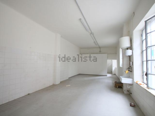 Locale Commerciale in affitto a Meda, Lombardia