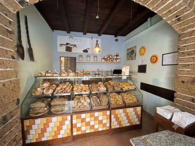 Locale Commerciale in affitto a San Felice, Montoro