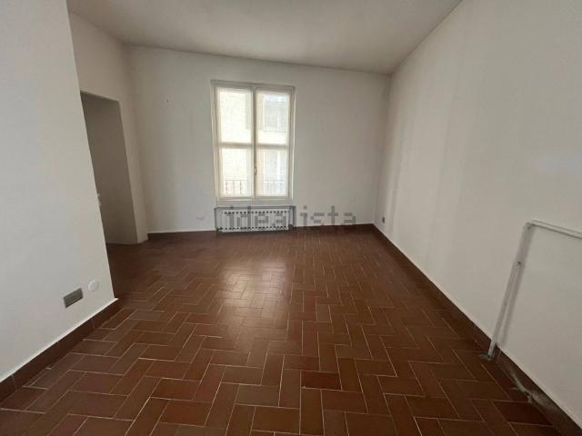Locale Commerciale in affitto a Gurone, Malnate