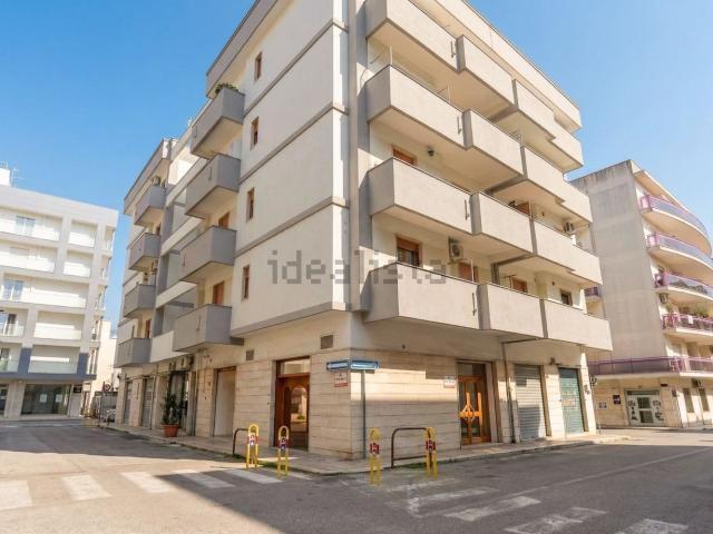 Locale Commerciale in affitto a Puglia, Taranto