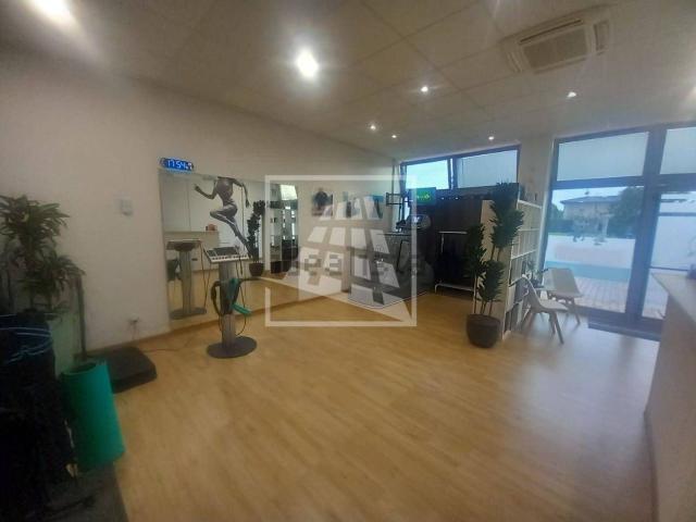 Locale Commerciale in affitto a Canali, Re