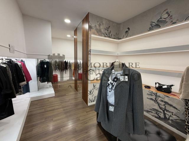 Locale Commerciale in affitto a Castiglione Del Lago, Perugia