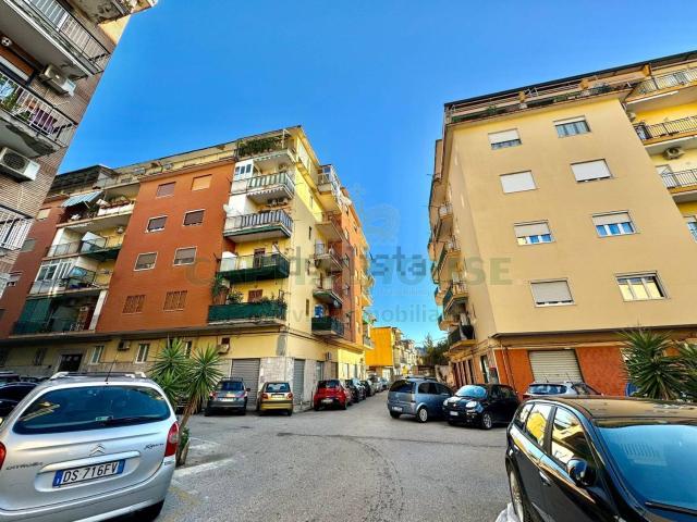 Locale Commerciale in affitto a Municipalità 10, Campania