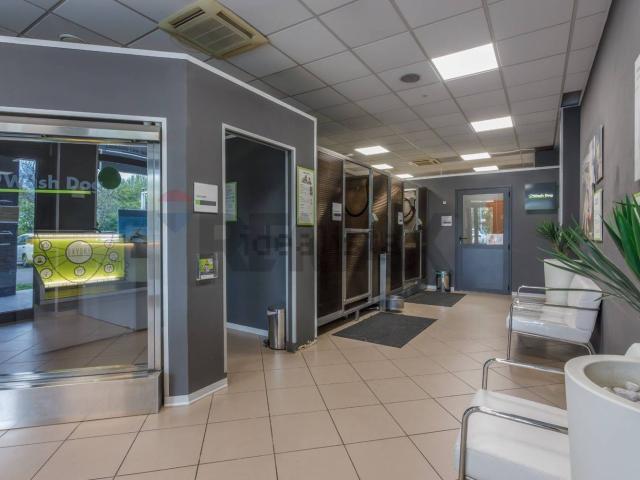 Locale Commerciale in affitto a Cavazzoli, Re